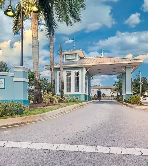 5208 NW 18th #2K, Fort Lauderdale, FL 33313