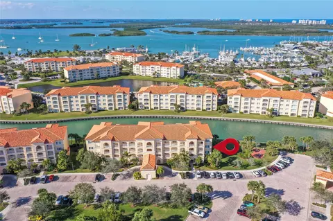 19 Harbour Isle Dr W #306, Fort Pierce, FL 34949