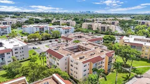 2811 Somerset Dr #307, Lauderdale Lakes, FL 33311