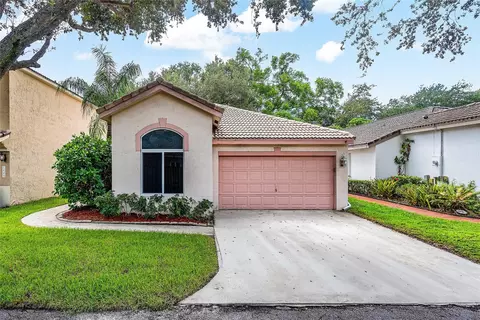 1443 Banyan Cir, Pompano Beach, FL 33069