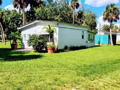 Exterior - 1048 Arvin Ln, Moore Haven, FL 33471 photo 1 of 8