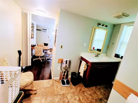 Bath - 1048 Arvin Ln, Moore Haven, FL 33471 photo 1 of 2