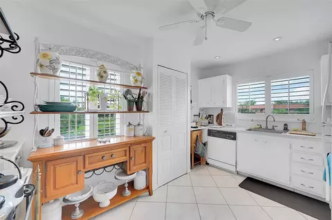 9481 Sunrise Lakes Blvd #310, Sunrise, FL 33322