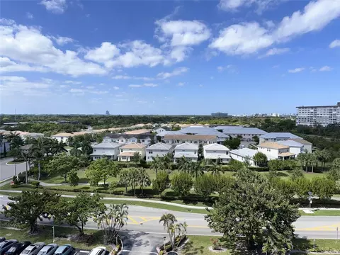 4330 Hillcrest Dr #904, Hollywood, FL 33021
