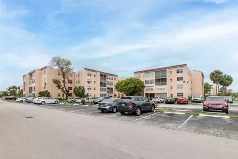 2840 Somerset Dr #403, Lauderdale Lakes, FL 33311