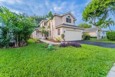 9358 Arborwood Cir, Davie, FL 33328