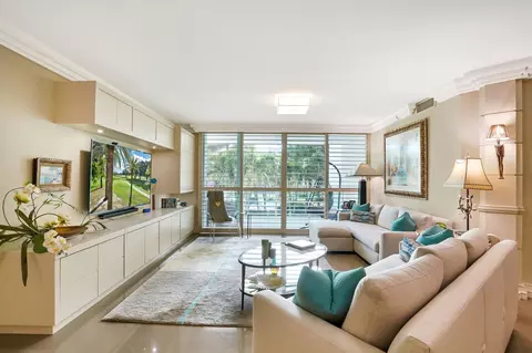 550 SE Mizner Blvd #B209, Boca Raton, FL 33432