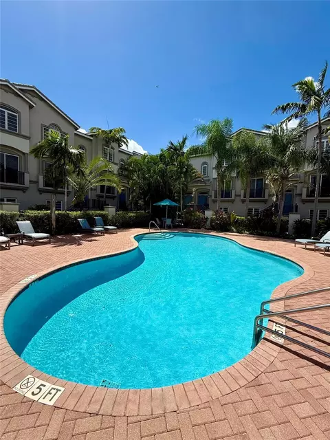 1951 Coral Heights Blvd #402, Oakland Park, FL 33308