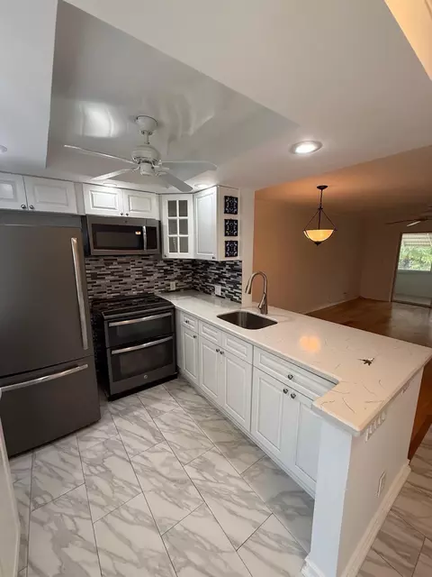 2141 NE 1st Ct #102, Boynton Beach, FL 33435