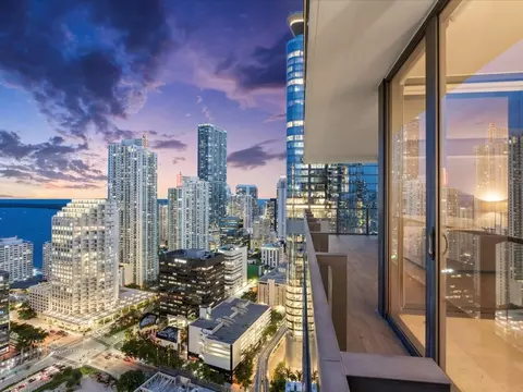 68 SE 6th St #3201, Miami, FL 33131
