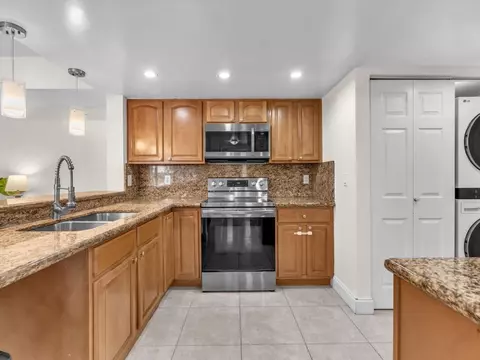 9022 W Atlantic Blvd #213, Coral Springs, FL 33071
