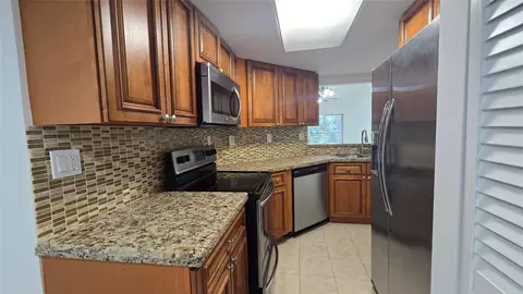 2815 N Course Dr #201, Pompano Beach, FL 33069