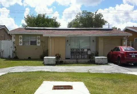 6632 Emerald Lake Dr, Miramar, FL 33023