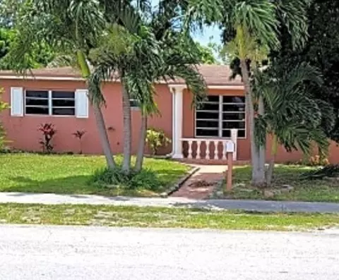 30 NW 189th St, Miami, FL 33169