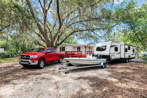 140 Morris Lake Dr, Hawthorne, FL 32640