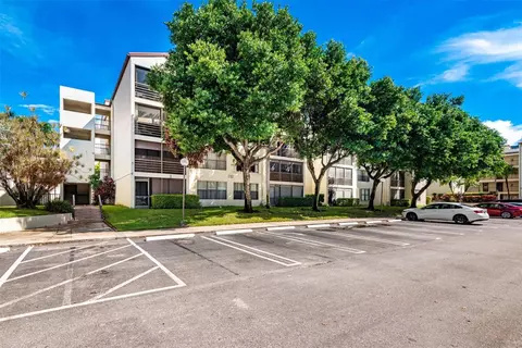 2307 S Cypress Bnd #108A, Pompano Beach, FL 33069