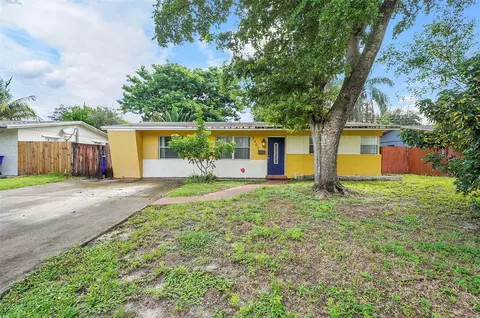 2201 N 56th Ter, Hollywood, FL 33021