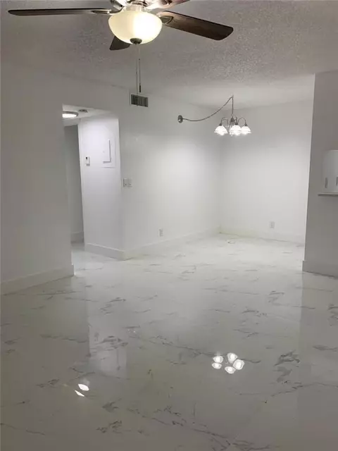 1021 Twin Lakes Dr #28-H, Coral Springs, FL 33071
