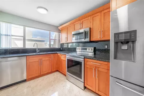 942 NE 199th #401, Miami, FL 33179