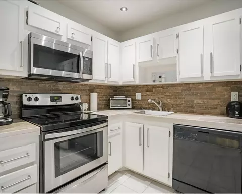 4751 NW 21st St #604, Lauderhill, FL 33313