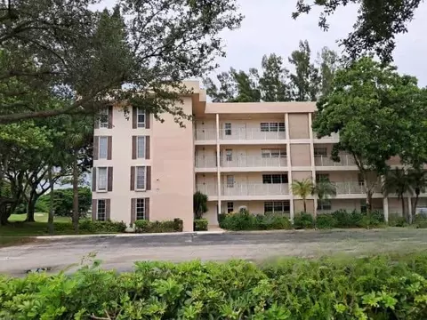3051 S Palm Aire Dr #110, Pompano Beach, FL 33069