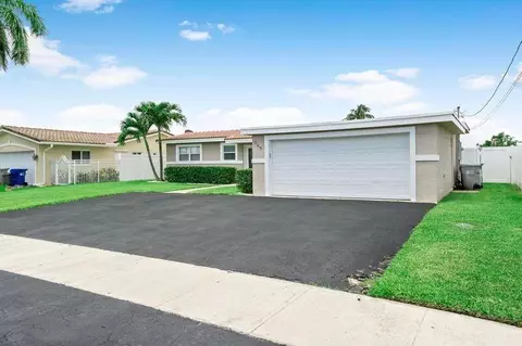 949 SE 10th Ct, Pompano Beach, FL 33060