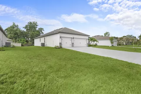 1538 SW Nervia Ave, Port Saint Lucie, FL 34953