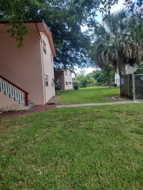 1001 SW 74th Ave #201, North Lauderdale, FL 33068
