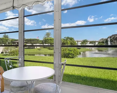4705 NW 35th St #411, Lauderdale Lakes, FL 33319