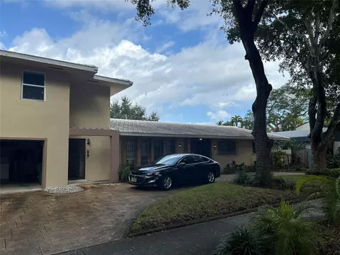 525 NE 58th St, Miami, FL 33137