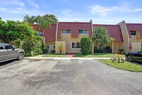 42 Canterbury, Tamarac, FL 33319