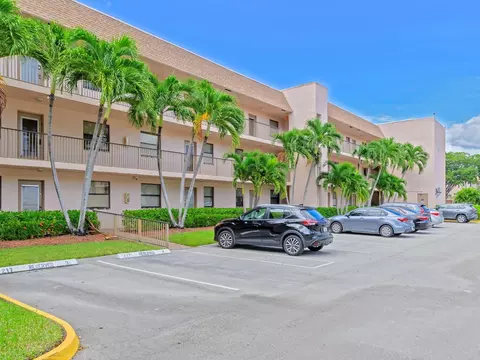 10402 Sunrise Lakes Blvd #312, Sunrise, FL 33322