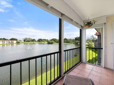 9423 S Hollybrook Lk #309, Pembroke Pines, FL 33025
