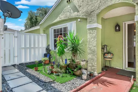 9842 NW 2nd, Plantation, FL 33324