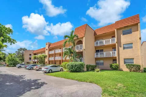 9301 Sunrise Lakes Blvd #207, Sunrise, FL 33322