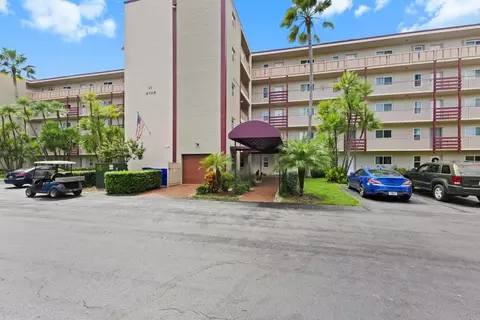 2106 S Cypress Bend Dr #506, Pompano Beach, FL 33069