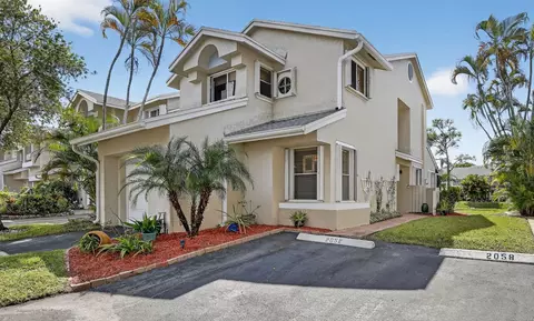 2052 Discovery Cir E, Deerfield Beach, FL 33442