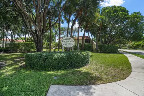 410 Lakeview #104, Weston, FL 33326