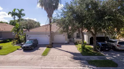 7520 S Aragon Blvd #2, Sunrise, FL 33313