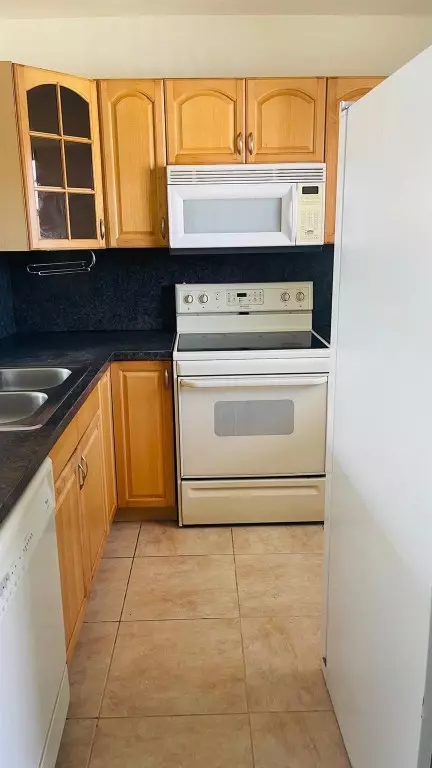 5111 W Oakland Park Blvd #306, Lauderdale Lakes, FL 33313