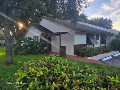 1581 NW 98th Ter, Pembroke Pines, FL 33024