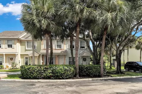 4 Ct #4, Weston, FL 33326