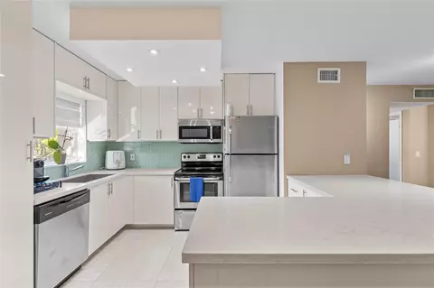 8511 Old Country Mnr #408, Davie, FL 33328