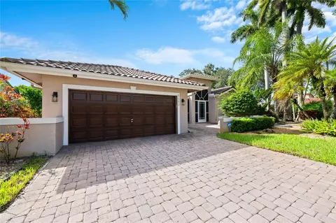 5680 NW 88th Ter, Coral Springs, FL 33067