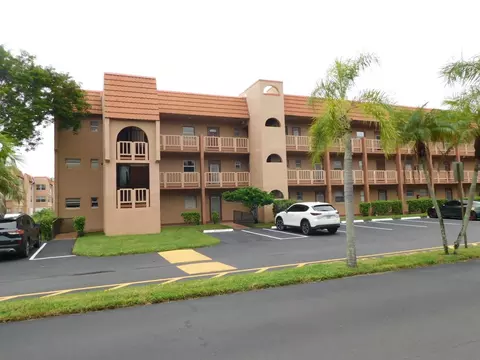 9580 Sunrise Lakes Blvd #202, Sunrise, FL 33322