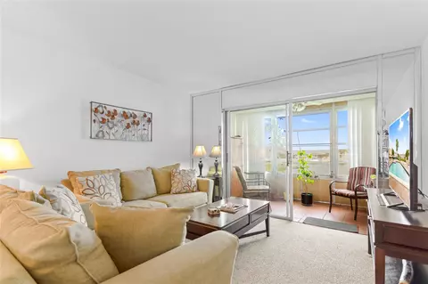 8280 Sunrise Lakes Blvd #306, Sunrise, FL 33322