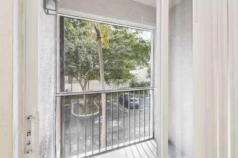 6384 W Sample Rd W #6384, Coral Springs, FL 33067