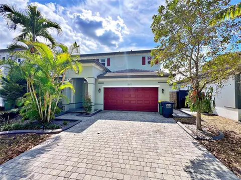 2872 NE 1st Dr, Homestead, FL 33033