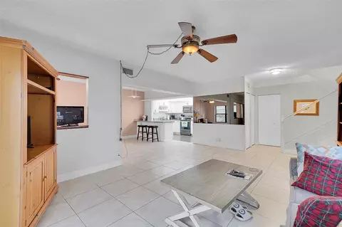 2774 S University #10A, Davie, FL 33328