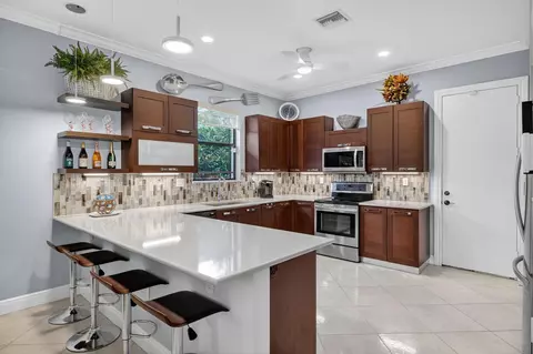 Kitchen - 1747 NE 12th St #1747, Fort Lauderdale, FL 33304 photo 1 of 3